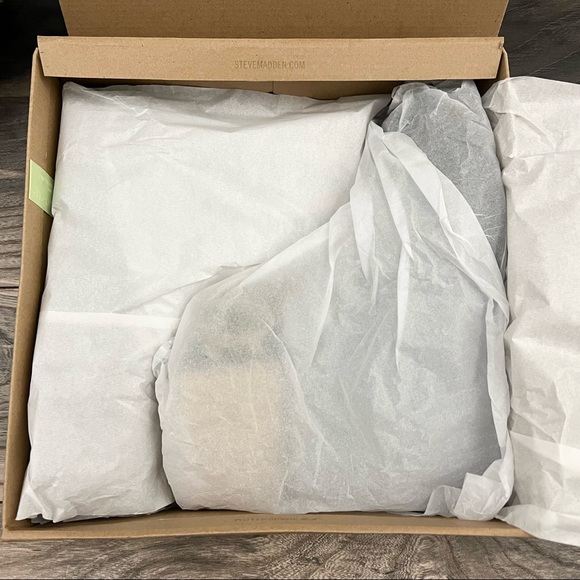 NIB Steve Madden Aniko Faux Fur Lace Up Faux Leather Winter Combat Boots - Picture 13 of 13